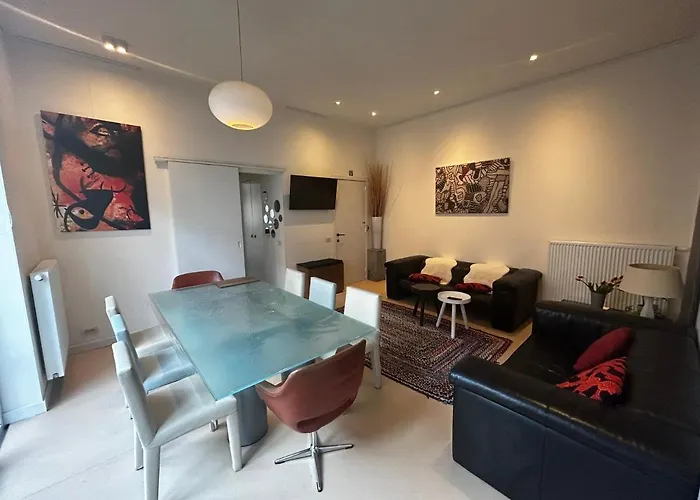Chic Arty & Cosy 300M From Beach